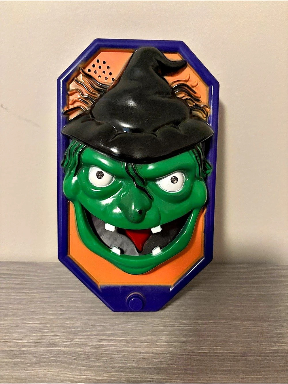 Gemmy Animated Witch Wall Plaque Greeter Green & Purple does not work